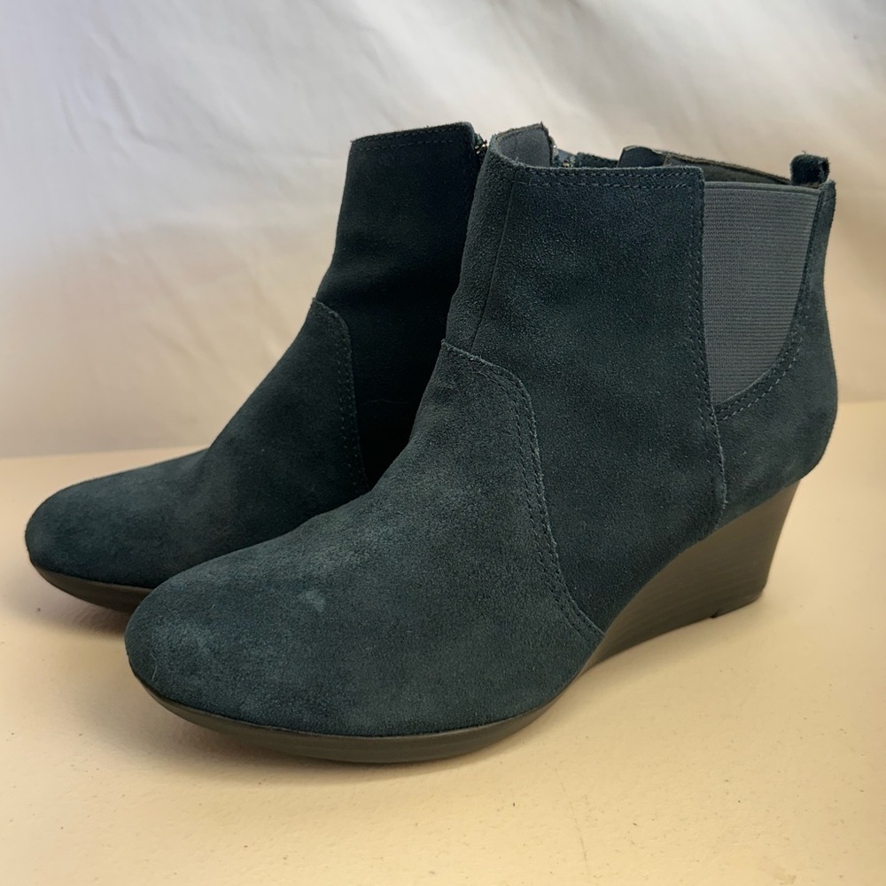 Clarks Collection Suede Wedge Ankle Boots Blue 9M | Leather Upper Zip Booties